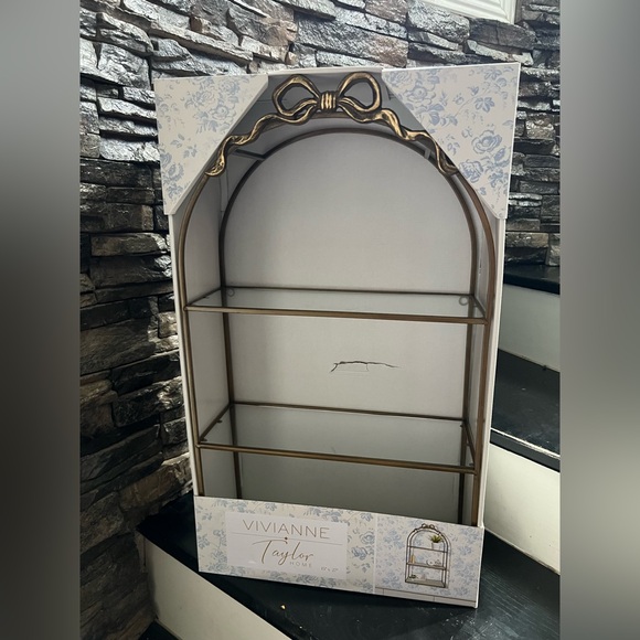 Elegant White Display Shelves for Wall Decor - Picture 2 of 8